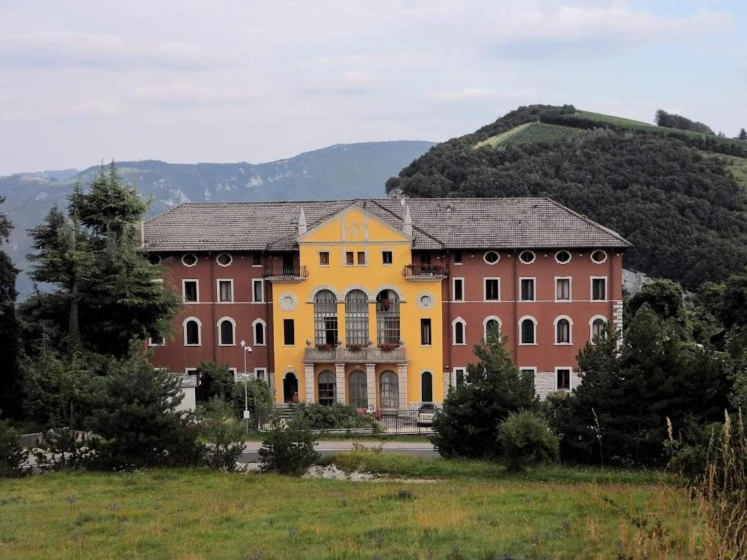 Hotel Stella Alpina Spiazzi Di Caprino Exterior foto